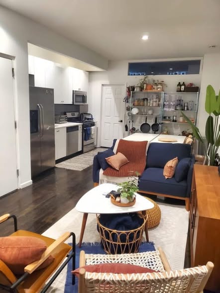 Looking for a 3rd roommate, greenpoint, Sept 1Looking for a 3rd roommate to join our apartment in Gr