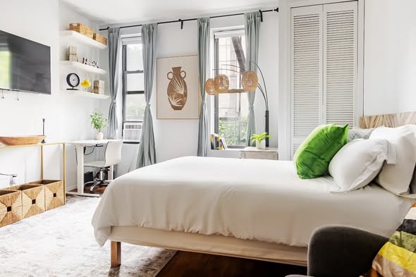 Looking for a move-in-ready studio in the heart of downtown Manhattan? This private, self-contained