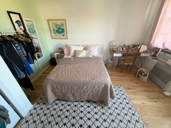 Subletting 1b in a 2b1b in park slope.Dates: august 15th to august 29 (not flexible) Price: 850 incl