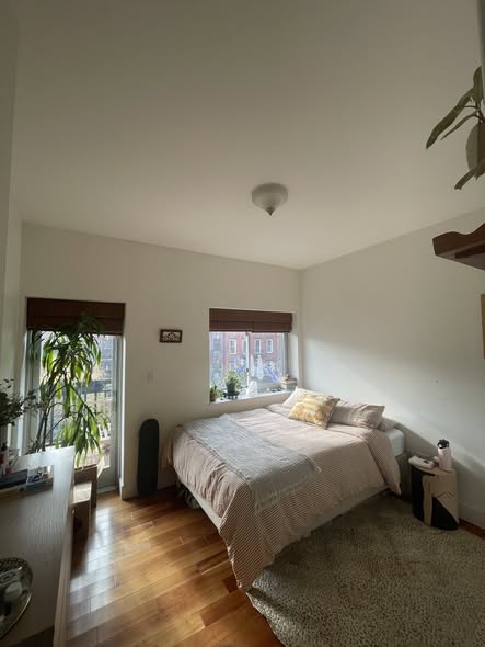 ROOM FOR RENT IN WILLIAMSBURG 2BR/1BSunny 2-bed/1-bath in the heart of Williamsburg - looking for on