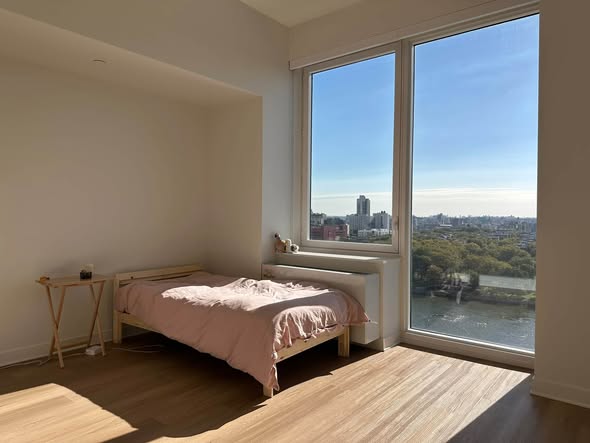 Luxury Studio 1 Bath - ApartmentLooking for someone to take over my lease in a large luxury studio i