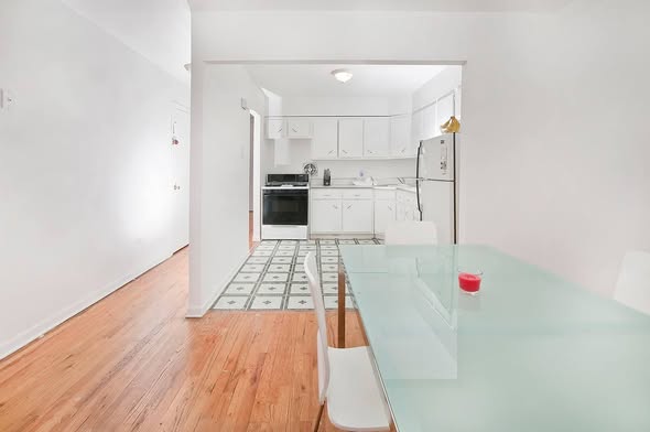 ASTORIA XL MASTER BEDROOM IN 3 BEDROOM APTCENTRAL ASTORIA LOCATION$1,495-AVAILABLE MARCH 7-PRICE NON