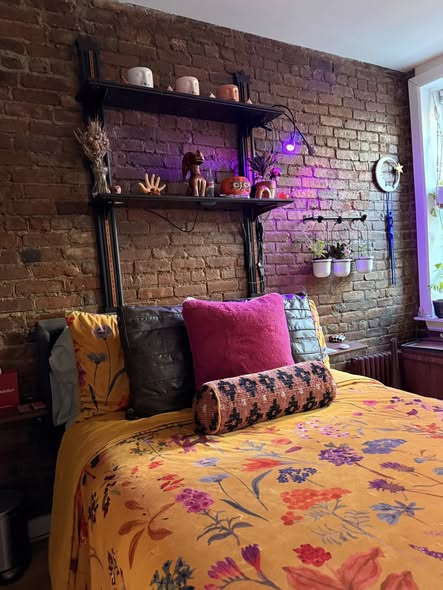 ✈️ Furnished LES Room: $2,200/mo (Pay Daily for Short Stays!) – Backyard + Utilities Incl.QUICK FACT