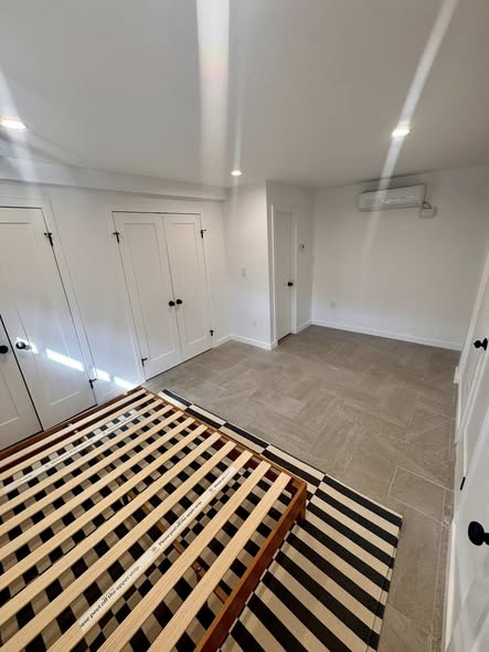 How’s it going? We have a master suite available with attached bathroom and 2 walk in closets for re