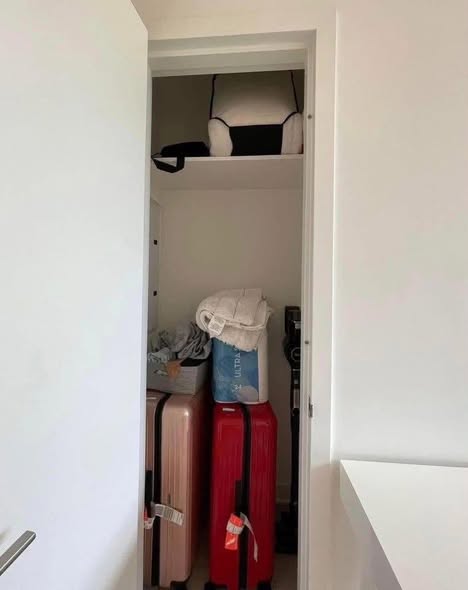 Modern Studio Apartment in Prime Chelsea Location📍 100 W 26th St, New York, NY 10001Rent: $1660 per