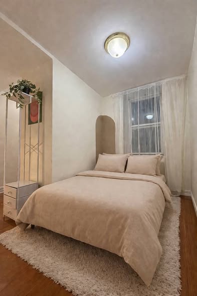 Private room available for rent on month to month leaselocation 109th st cross broadway. close to co