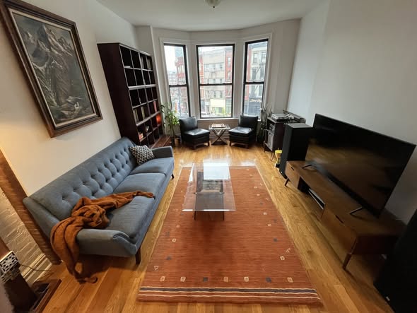 Hi! We're looking for a fourth roomate to share our beautiful 4 bed / 2 bath Park Slope apartment. T
