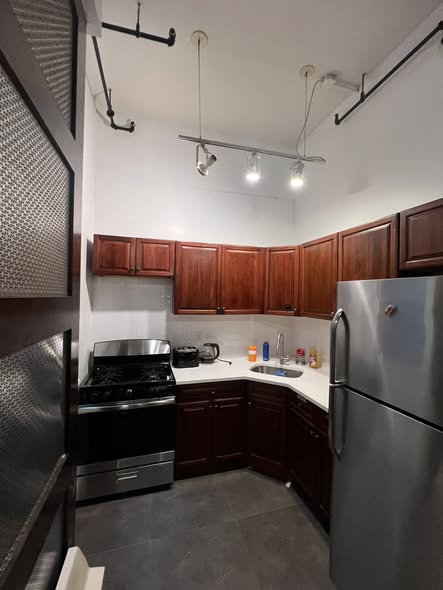 **4 Rooms Available in a Huge Historic Williamsburg Loft:**The location is exceptional: Located near