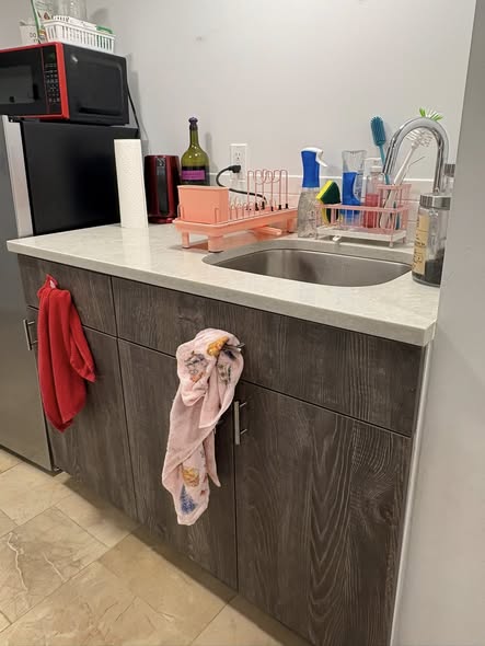 Hey all! I have a basement suite/room in a sunny 3-bed 2-bath on a quiet residential street in Bushw