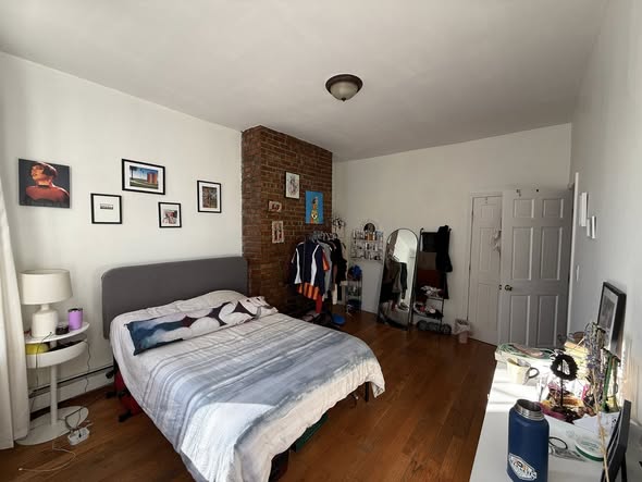 Private room in Bedstuy/BushwickHey! We are subletting a room in our 4 bedroom apartment for a month