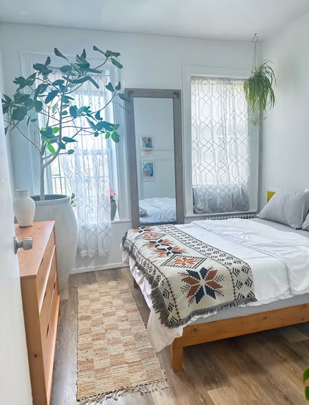 A clean, comfortable, and quiet private furnished bedroom in the Astoria / Long Island City area wit