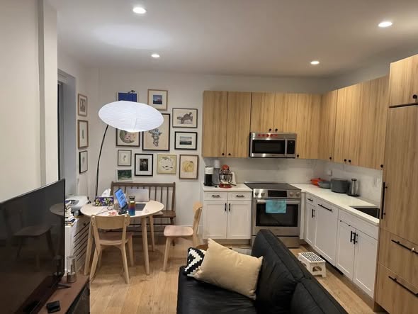 Lease takeover Master bedroom with private bathroom