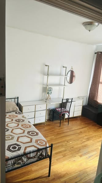 Room available for one personCiao a tutti.. hello 👋 I live in a 2BD apartment and I am renting the