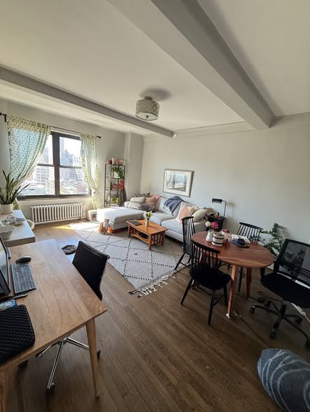 Prime East Village - Doorman huge 1BR1 year lease$5,400/mo1 mo broker fee applies24/7 DoormanSuper s