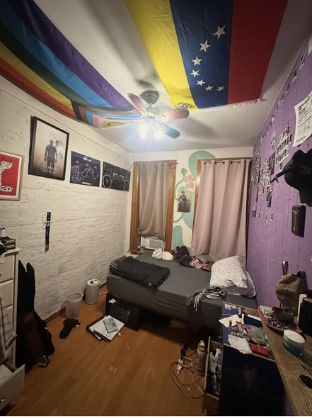 Subleasing this room in a 5bd and 1 1/2 bathroom