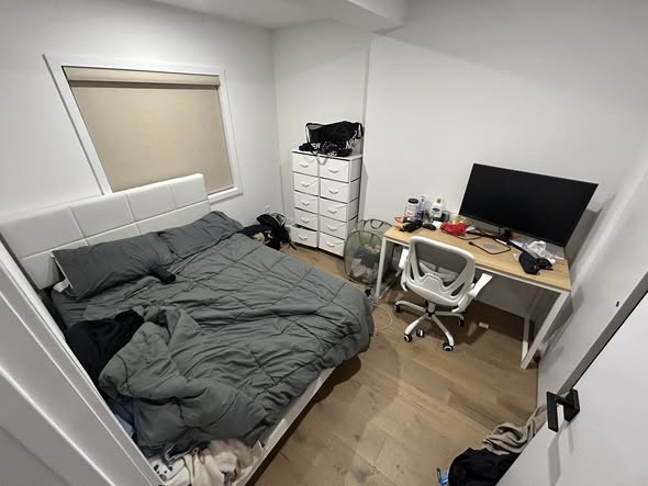 Sublet in Williamsburg Available for Immediate Move-in!!Posting on behalf of my roommate moving out 