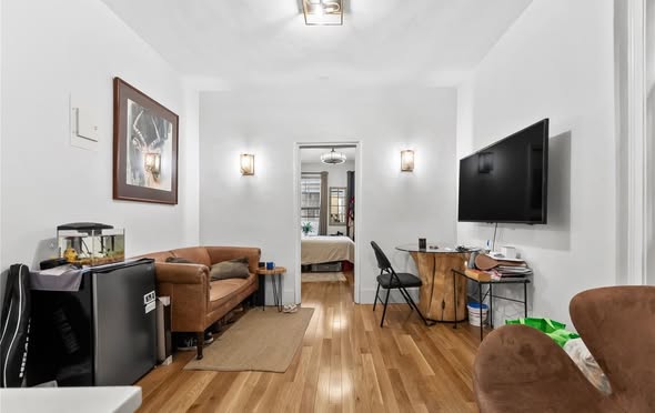 move-in-ready home in one of Manhattan’s most desirable neighborhoods📍 228 W 17th St Unit New York,