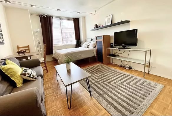 SUMMER SUBLET!!!Clean, simple, spacious, and comfy studio unit in the East Village neighborhood 🏡We