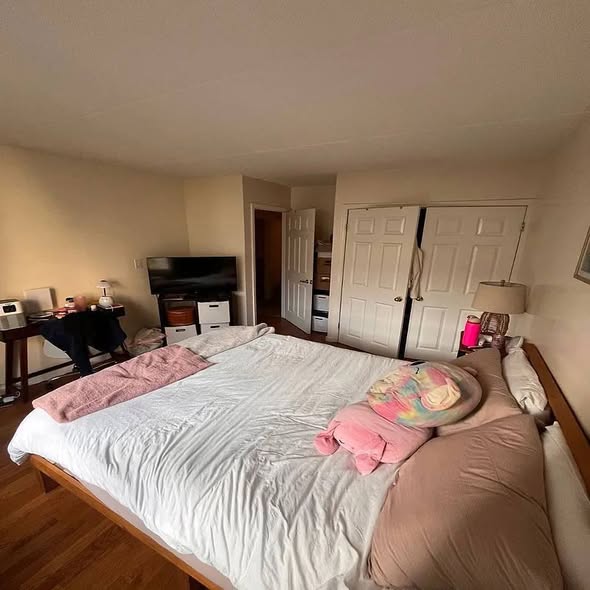 Manhattan (E 111th St & 3rd Ave)Furnished room for sublet — two people is ok (a couple or roommates