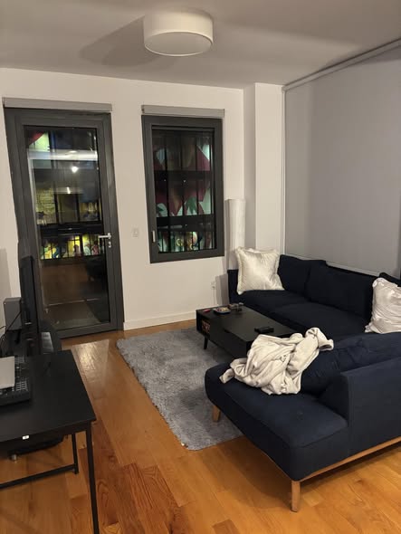 I’m subletting my room from *April 1st - April 12th.* Rent for this room is *80$ per night.* Very fl