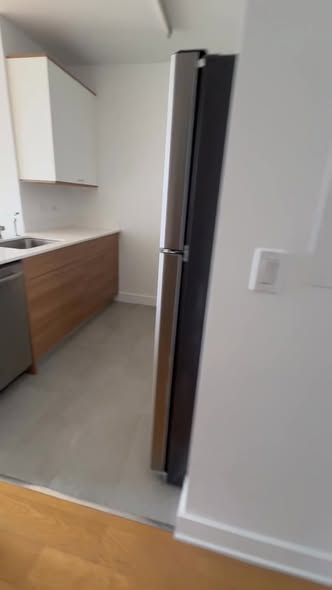 📍LIC luxury apt 1bed 1bath $3945 (Lic is just 1 stop to Manhattan , 5 min get to midtown) 1 year l
