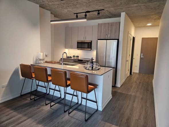 🏡 MANHATTAN 1-BEDROOM APARTMENT — UPPER EAST SIDE📍 400 E 66th St, New York, NY 10065💰 Rent: $1,68