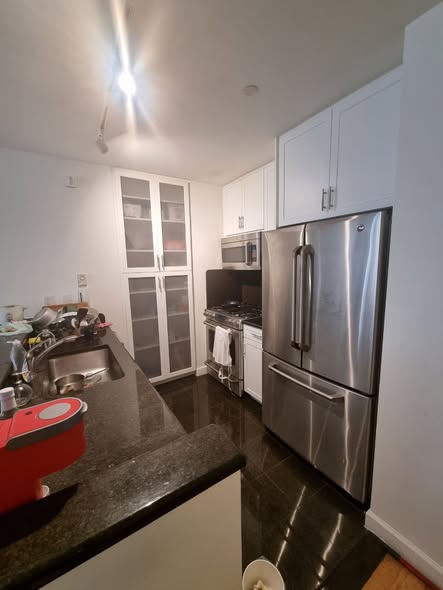 1B1B Lease Takeover in midtown west from 9/1/2026 - 2/28/2027 with the option to resignEmerald Green
