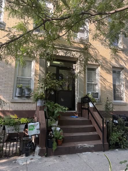 # **Room + living space w/ private entrance for rent.**# **$1300 + utilities, available Sept 1st. **