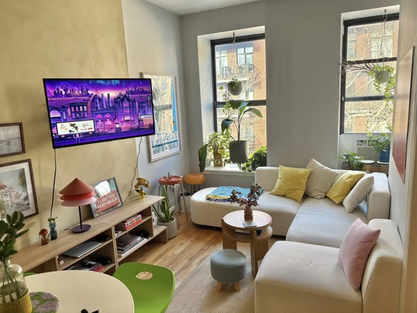 Hi!!! I’m looking for a responsible, clean, and easygoing roommate, preferably in their 30s or 40s.