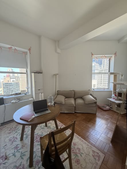 **$3,400 Studio in FiDi – 30th Floor with Views | No Fee**Available between **July 1–10** on a **1-y