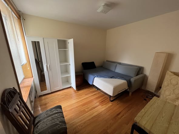 Сдается чистая,уютная , светлая комната с мебелью в тихом мало-квартирном доме, в районе Bensonhurst