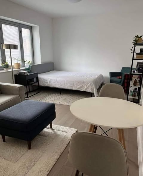 Furnished Studio Apartment for Sublet – Upper West Side, NYCAvailable now! A cozy and fully furnishe