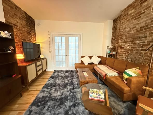 One bedroom sublet in Hell’s KitchenAvailable July 27 to August 30. $3400 for the whole period or $1