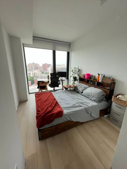 Room sublet available in a 3BR2BA queer-friendly apartment in BedStuy from 8/14-9/13!Includes:• matt