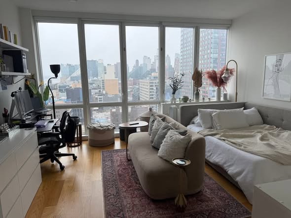 🌟 STUDIO APARTMENT FOR RENT 🌟📍 515 W 36th St, New York, NY 10018Experience modern city living in
