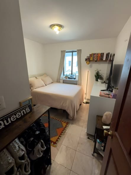 1 room available in a 3 bed, 1.5 bath, rent-stabilized apartment in Astoria, Queens.May 1st move-in.