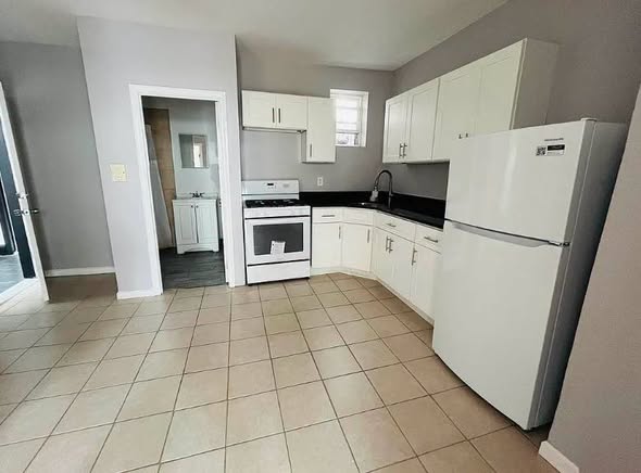 $2,750 2BR – Crown Heights, Brooklyn📍 299 Saratoga Ave #2F💰 $2,750/month📲 TEXT your Annual Income