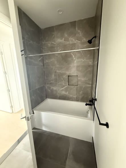 OPEN HOUSE FRIDAY! One roommate needed for this luxury 3 bed/2 bath apartment in Crown Heights, w/d 