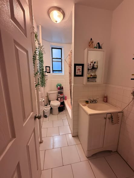 Two rooms in Manhattan for rentIn 5b girls apartment Available from August 1📍is 1944 Madison ave Ne