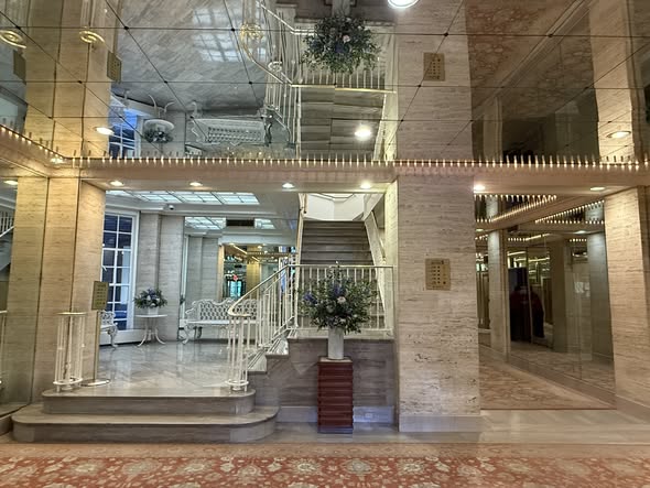 [NO FEE! 5 mins walk to Central Park South! 24 doorman building]Don’t miss this incredible deal! Spa