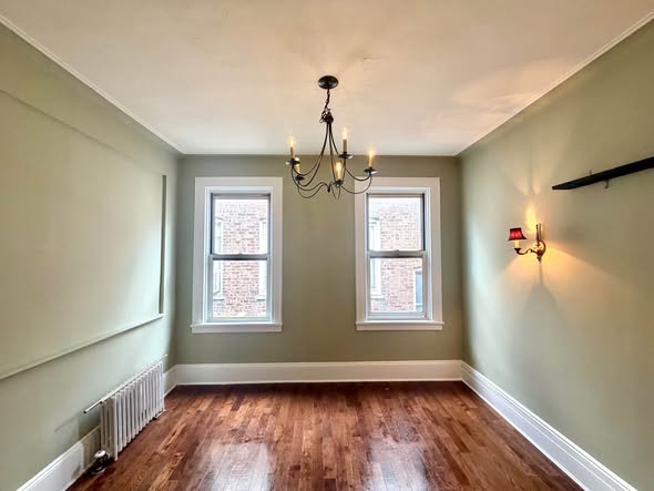 SUNNY PRIVATE ROOM IN ASTORIA – AVAILABLE NOWImmediate move-in. No broker fee. Long-term preferred.B