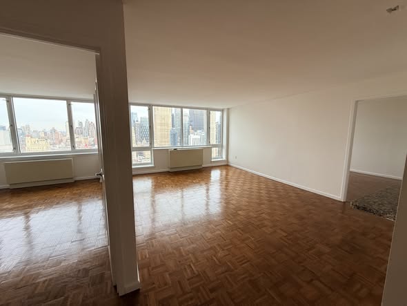 **[Spacious room with non obstructed view! Rare Chance!]**I am posting this on behalf of my client. 