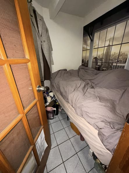 Private room for rent in East Village$900/mo furnished or unfurnished room available for Jan 1st (or