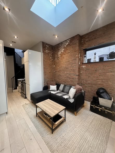 ~reposting for more engagement- YES THIS IS A REAL LISTING ~Beautiful 2bdr/1bath in Washington Heigh