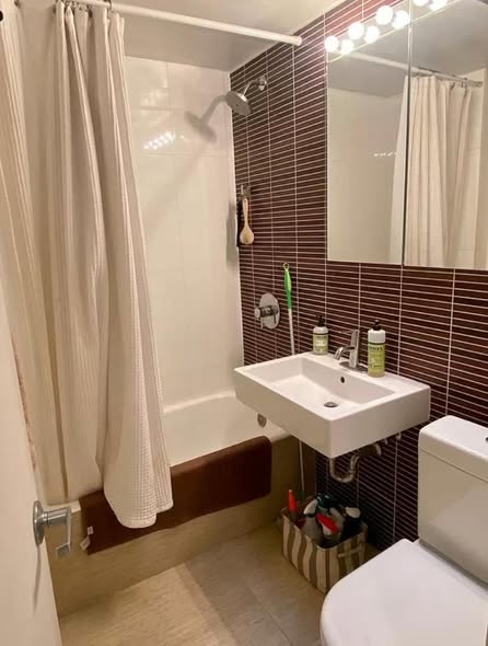 Sublease Available – Private Studio Apartment in Manhattan – $1,940/monthly$1000 Refundable Security