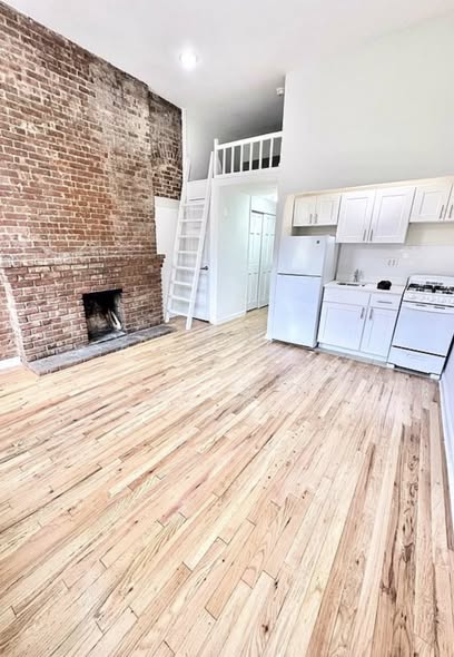 MARCH 1 | LEASE TAKEOVER | STUDIO Hi! Looking for someone to take over my lease in lincoln center/uw