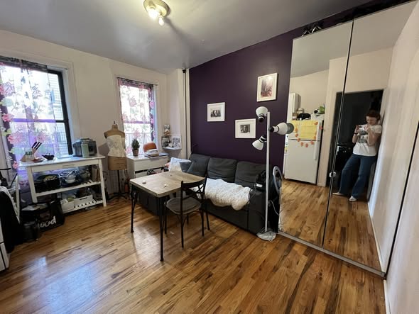 1 bedroom in prewar building, 2nd floor, elevator