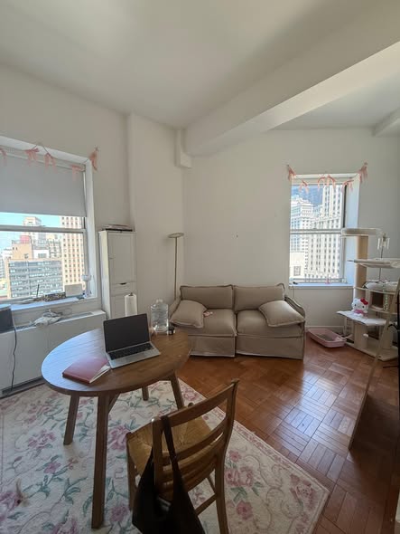 **$3,830 Studio in FiDi | 30th Floor | No Fee**✨ **Available July 1–5** on a **1-year lease**Move-in