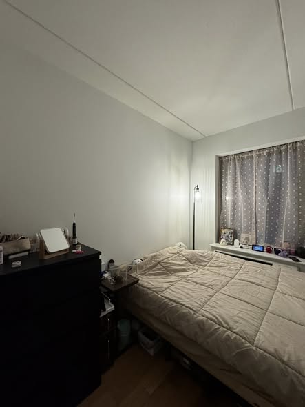 short term sublet - furnished room in williamsburgfor female onlyApril 20 - May (flexible start/end)