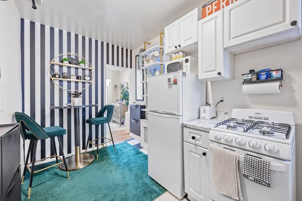 West Village Studio Sublet - Jan 27 onwards- $4850/month + utilities (another $150-ish)- Bedford St